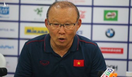 HLV Park Hang-seo bảo vệ thủ môn Văn Toản: “Không có lý do gì để trách móc cậu ấy!”