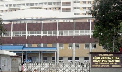 Nữ sinh trường y tố bị bảo vệ bệnh viện đánh, nhốt trong phòng