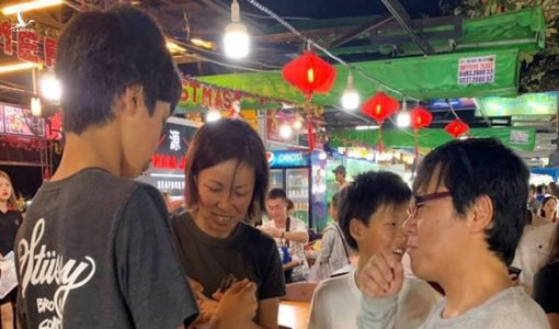 Gia đình du khách Nhật ở Phú Quốc đã tìm được giấy tờ