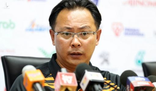 HLV U22 Malaysia cay sống mũi sau trận thua Campuchia: “SEA Games chỉ là giải trẻ mà thôi”
