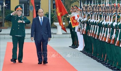 Thủ tướng Nguyễn Xuân Phúc thăm và làm việc tại Binh chủng Tăng Thiết giáp