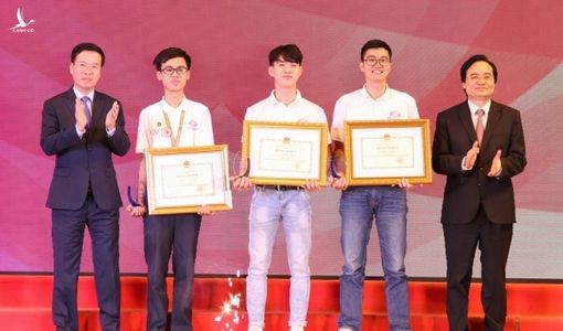 Trao giải cuộc thi “Học tập và làm theo tư tưởng, đạo đức, phong cách Hồ Chí Minh”