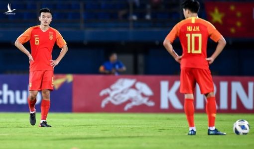 CĐV Trung Quốc: ‘Cầu thủ chuyền bóng không nổi, thật nhục nhã’