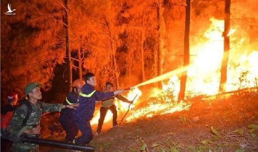 Những khoảnh khắc lay động hàng triệu trái tim của lực lượng công an Việt Nam