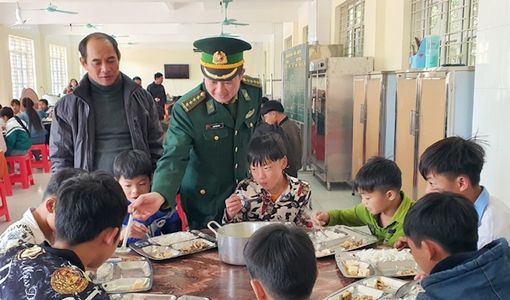 Chuyện xúc động những đứa con nuôi biên phòng ở Quảng Ninh