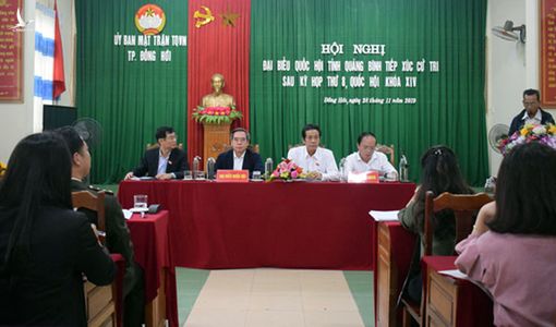 Đồng chí Nguyễn Văn Bình tiếp xúc cử tri Quảng Bình