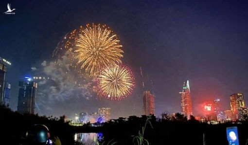 TP HCM bắn pháo hoa 7 điểm mừng xuân Canh Tý 2020
