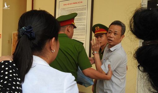 Câu hỏi day dứt vụ cựu Bí thư Bến Cát kêu oan: ‘Bố học dốt chưa được về hả mẹ?’