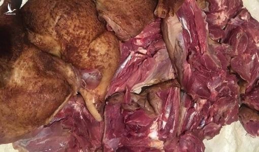 Rợn người món thịt gà tây đặc sản tràn ngập thị trường Tết