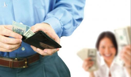 Vợ không đưa tiền cho chồng tiêu Tết nguy cơ bị dính phạt