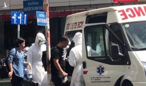 Một du khách Đài Loan đang uống cà phê bị ói, sợ khách nhiễm virus corona, dân gọi ngay cấp cứu