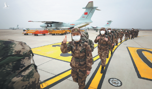 Quân đội TQ đến Vũ Hán trong chiến dịch y tế lớn nhất từ năm 2008