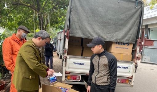 Bắt lô khẩu trang 145.000 chiếc không rõ nguồn gốc