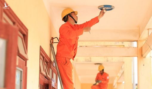 Giá điện mới, hàng chục triệu hộ dân soi lại hoá đơn hàng tháng