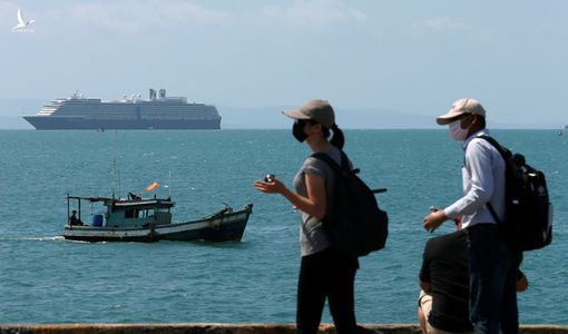 Công ty Việt Nam hỗ trợ đón tàu bị ‘hắt hủi’ cập cảng Campuchia
