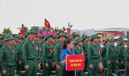 Thanh niên Đà Nẵng hăng hái lên đường nhập ngũ