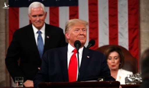 Mở đầu thông điệp liên bang Mỹ, Tổng thống Trump không bắt tay bà Pelosi