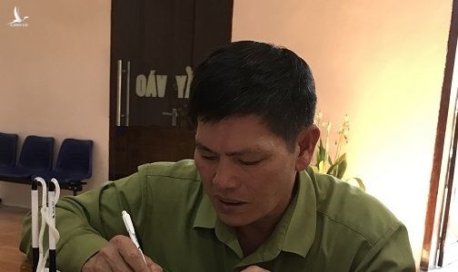 Bị phạt 35 triệu, tước GPLX 23 tháng vì không thổi nồng độ cồn