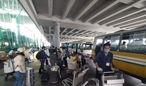 Khoảng 700 người từ Hàn Quốc về sân bay Cần Thơ đều được cách ly tập trung