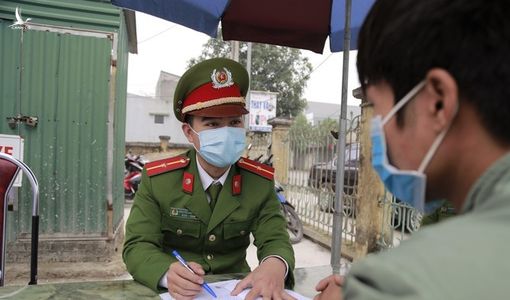 Bộ trưởng Tô Lâm khen 2 Thiếu úy hoãn đám cưới để chống dịch Covid-19