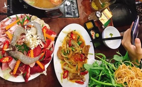 Tranh thủ đi nhậu, ăn phở Vui trước giờ “lên đường” bị cách ly khiến nhiều người nóng giận