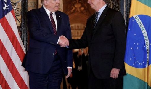 Tổng thống Brazil nhiễm Covid-19, ông Donald Trump trở thành đối tượng ‘F1’
