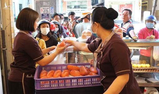 Phía sau ‘cơn bão’ bánh mì thanh long