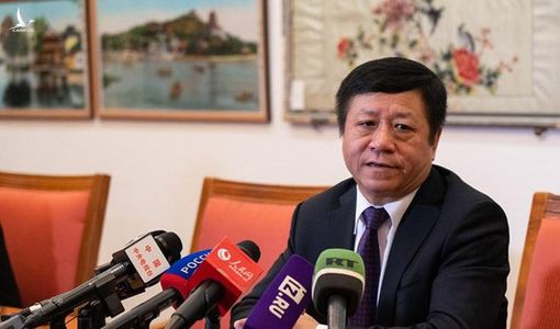 Báo Trung Quốc gọi công dân từ nước ngoài về nước tránh dịch là “vô đạo đức”