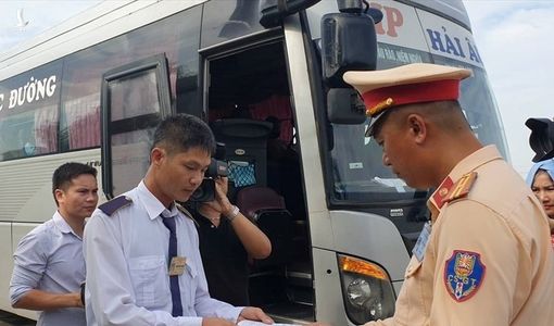 Tổng kiểm soát phương tiện cơ giới: Thu 47 tỉ đồng, công an có được giữ?