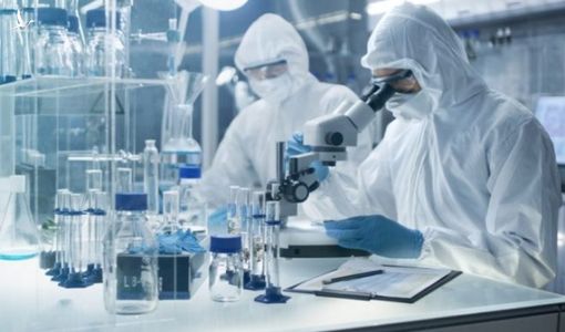 Nhà khoa học Nga tự làm “chuột bạch” thử vắc-xin Covid-19