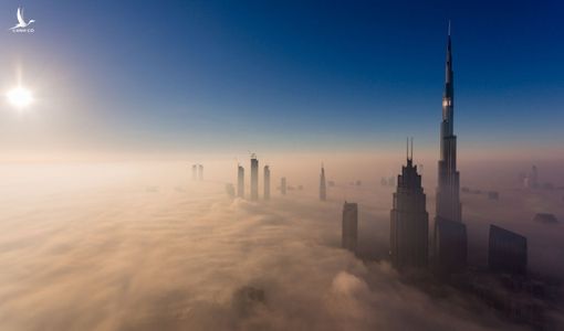 Tòa nhà cao nhất thế giới xuyên giữa tầng mây
