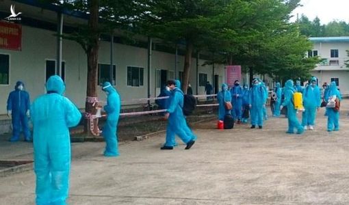 Đón 321 công dân Việt Nam về từ Anh và cách ly tập trung ở Đồng Nai