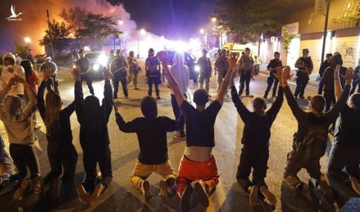 Đáp trả Mỹ ủng hộ biểu tình Hong Kong, Trung Quốc đưa tin dồn dập kèm “đá xoáy”