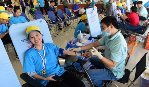Khó ai đoán được chị giám đốc cười như hoa ấy đang bệnh hiểm nghèo