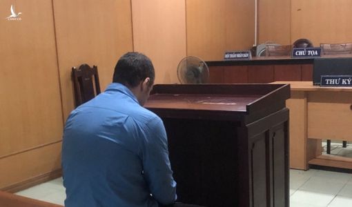 1 người nước ngoài thu thập dữ liệu 121 tài khoản ngân hàng