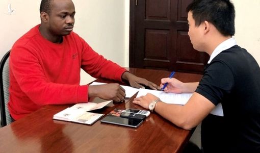 Khóa tay 7 đối tượng Nigeria lừa đảo hơn 120 tỷ đồng qua mạng
