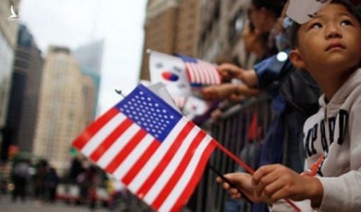 Bạo loạn bùng nổ, thách thức chính quyền ông Donald Trump phục hồi kinh tế Mỹ