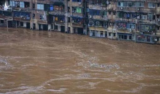 Mưa lớn không dứt, lũ lụt dồn dập, người chết gia tăng ở Trung Quốc
