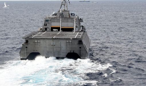 Nóng: Tàu chiến Mỹ và Kiểm ngư Việt Nam vây áp tàu Hải Dương Địa Chất 4 Trung Quốc