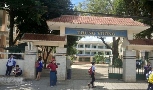 Nghi bị lộ đề thi môn Ngữ Văn, hàng trăm học sinh có thể phải thi lại