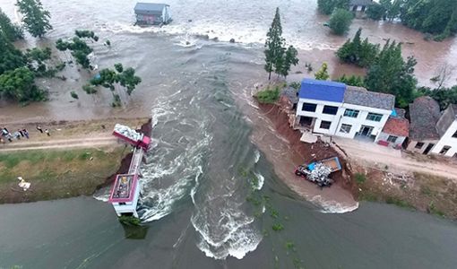 Vỡ đê sông Trường Giang, hàng nghìn dân sơ tán khẩn cấp