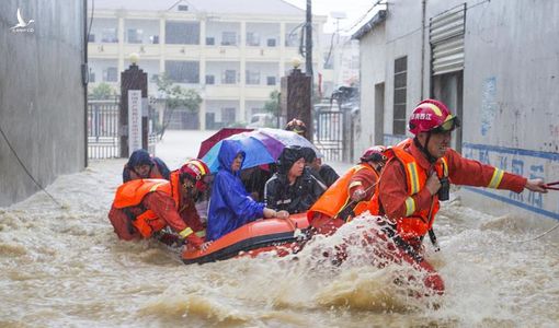 Tiết lộ nguyên nhân gây vỡ đê trên sông Dương Tử, khiến 9.000 người phải tháo chạy