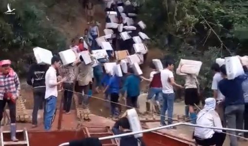 Dân buôn hàng Trung Quốc đồng loạt bỏ việc vì gặp khó