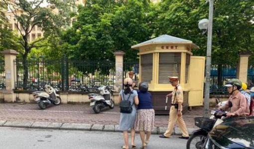 Bị tố ra giữa đường kéo ngã 2 phụ nữ đi xe máy, CSGT Hà Nội nói gì?