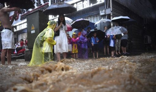 Lũ lụt nghiêm trọng ở 13 tỉnh Trung Quốc khiến hơn 15 triệu dân điêu đứng