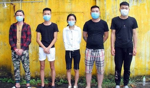 Chặn 2 ôtô chở 10 người TQ nhập cảnh trái phép