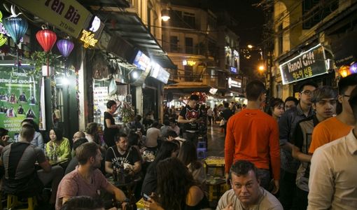 Hà Nội đóng cửa quán bar, karaoke từ 0h ngày 1/8