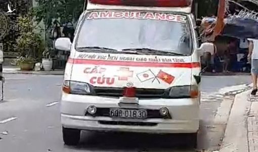 “Xe cứu thương” hú còi đi… đòi nợ