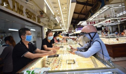 Giá vàng về sát ngưỡng 56 triệu đồng/lượng