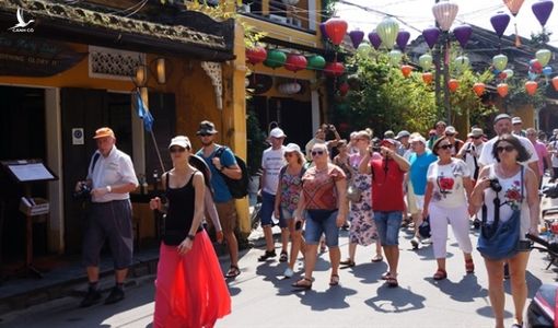 Hãy thôi thuyết âm mưu “Nghị quyết 80 cho người Trung Quốc vào bùng phát dịch”